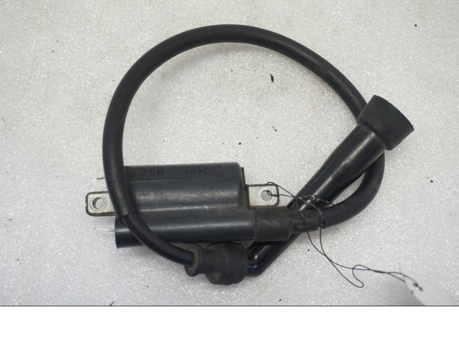 Baksidan pÄ TÀndspole frÄn en Suzuki VL 800 -2004 motorcykel.