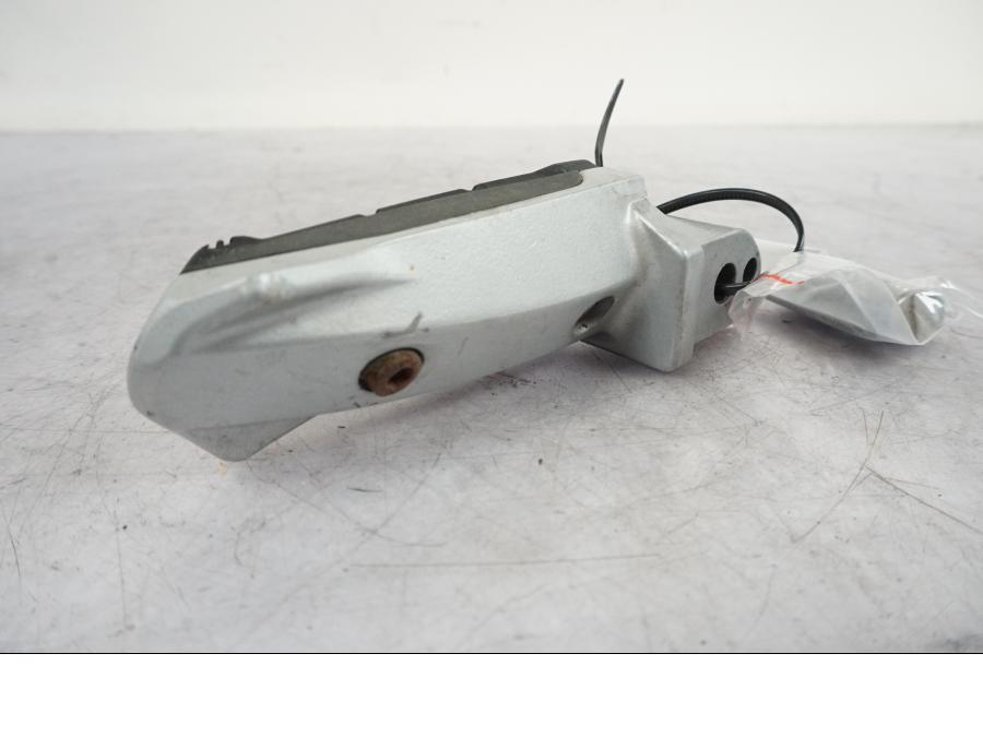 Baksidan på Fotpinne från en BMW R 850 R -2004 motorcykel.