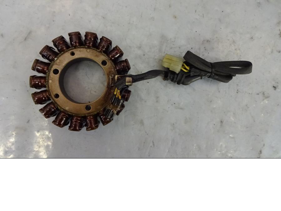 Baksidan på Generator från en Honda VTR 1000 F -1997 motorcykel.