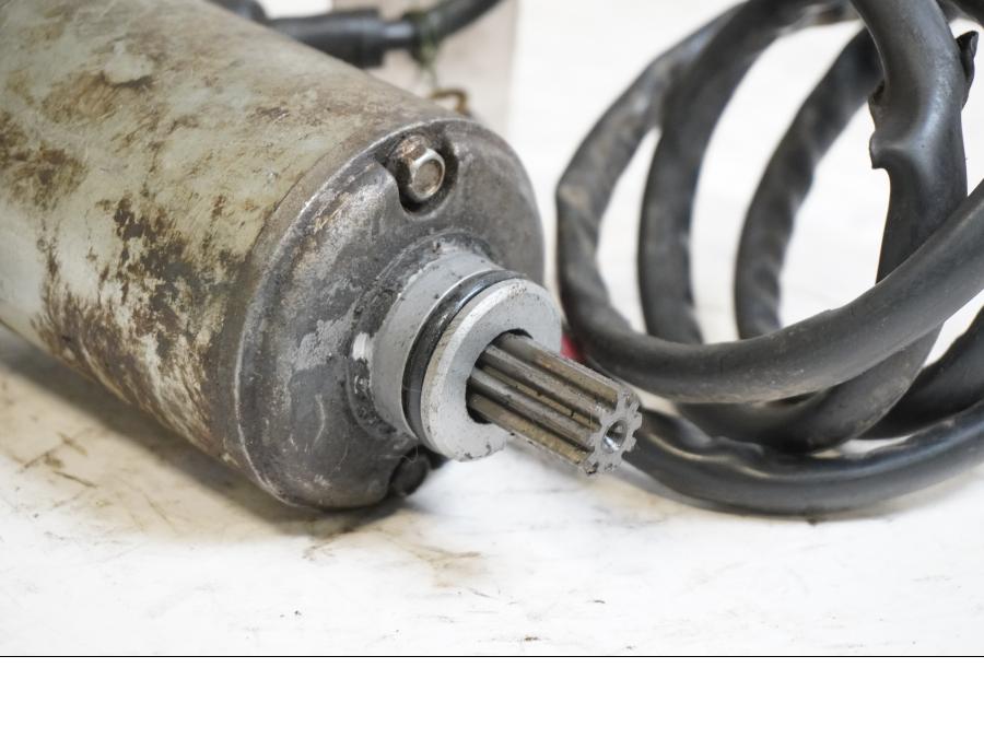 Baksidan på Startmotor från en Yamaha YFM 350 R -2006 ATV.