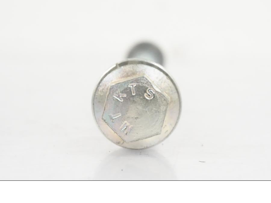 Snett uppifrÄn pÄ Axel frÄn en KTM 390 Adventure -2021 motorcykel.