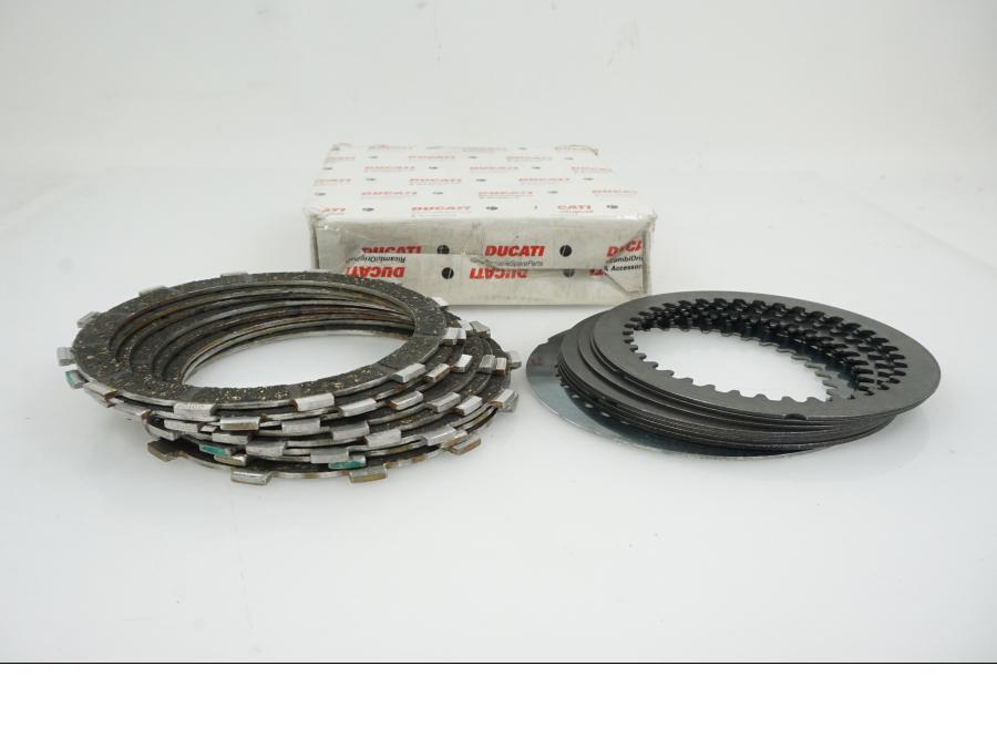 Baksidan på Lameller från en Ducati Superbike 1198 -2011 motorcykel.