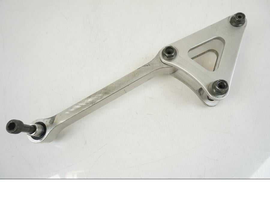 Extrabild2 på Stötdämparlänkage från en Yamaha YZF 1000 R1 -2006 motorcykel.