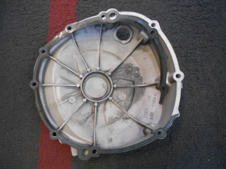 Vänster sida på Kopplingskåpa från en BMW S 1000 RR -2010 motorcykel.