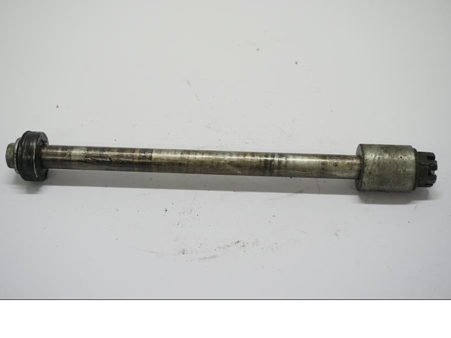 Framsidan på Axel från en Suzuki VZ 800 -1998 motorcykel.