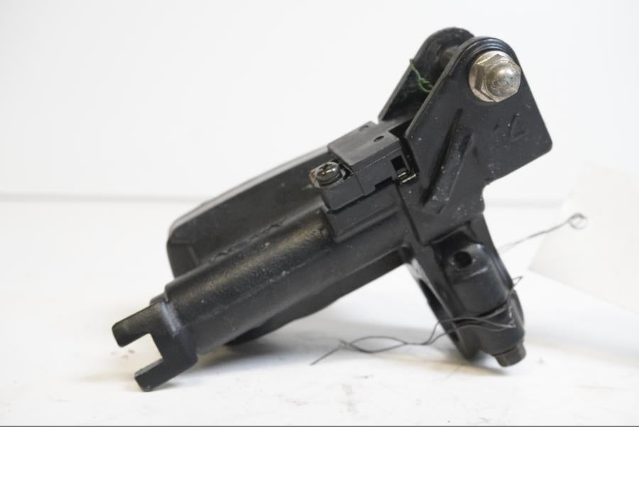 Vänster sida på Bromshuvudcylinder från en Honda VFR 800 -1998 motorcykel.