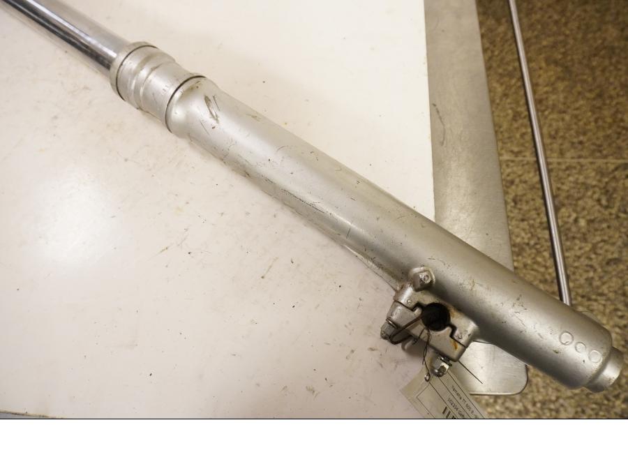 Snett uppifrån på Gaffelben från en Yamaha TT 600 R -1990 motorcykel.