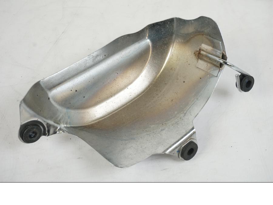 Vänster sida på Motorkåpa från en Suzuki VZR 1800 -2009 motorcykel.