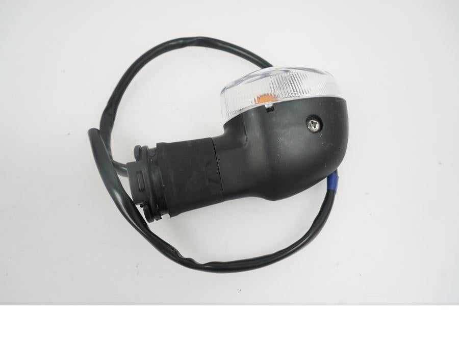 Snett nerifrån på Blinkers från en Yamaha Tracer 700 -2018 motorcykel.