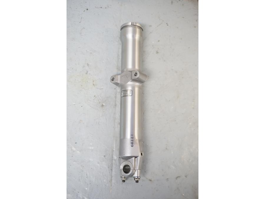 Baksidan på Gaffelben från en H-D Softail Heritage Classic FLSTC/I -2004 motorcykel.