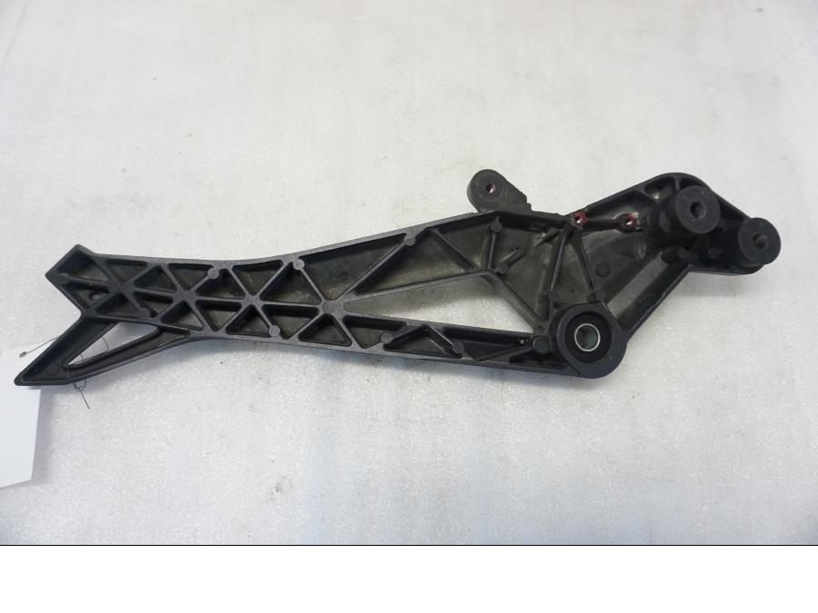 Baksidan pÄ FotpinnefÀste frÄn en Ducati Monster 796 -2013 motorcykel.