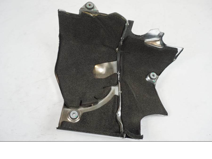 Extrabild1 på Motorkåpa från en Suzuki VZR 1800 -2009 motorcykel.