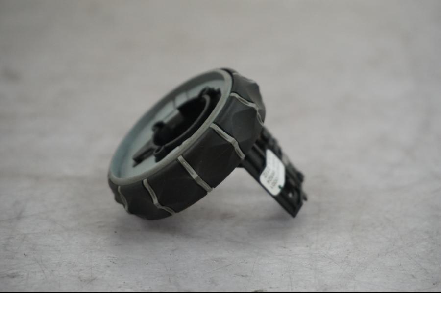 Baksidan på Styrelreglage från en BMW S 1000 XR -2019 motorcykel.