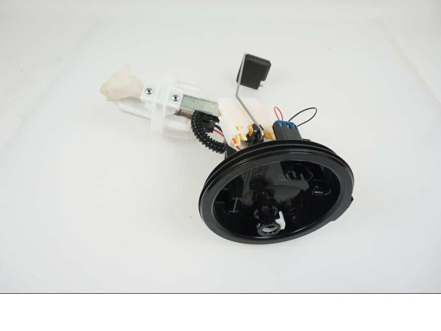 Höger sida på Bensinpump insprut från en BMW R 1250 GS -2023 motorcykel.