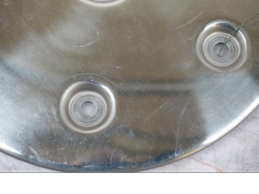 Vänster sida på Bromsskivedekor från en Yamaha XV 1600 -2002 motorcykel.