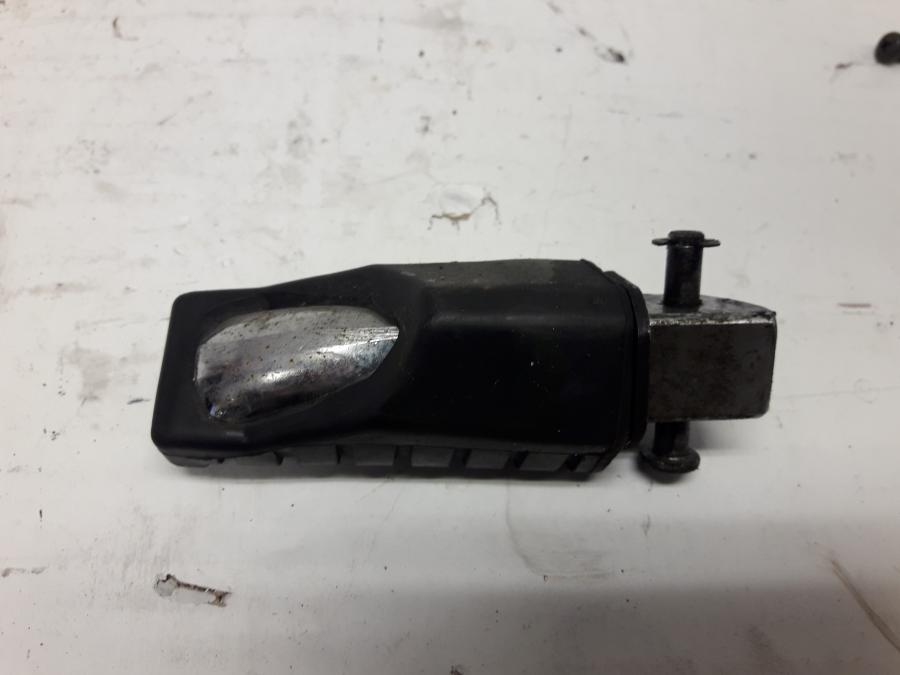 Baksidan på Fotpinne från en Kawasaki KLE 500 -2001 motorcykel.