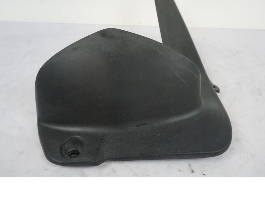 Snett uppifrån på Svingskärm från en Kawasaki ER-6N -2012 motorcykel.