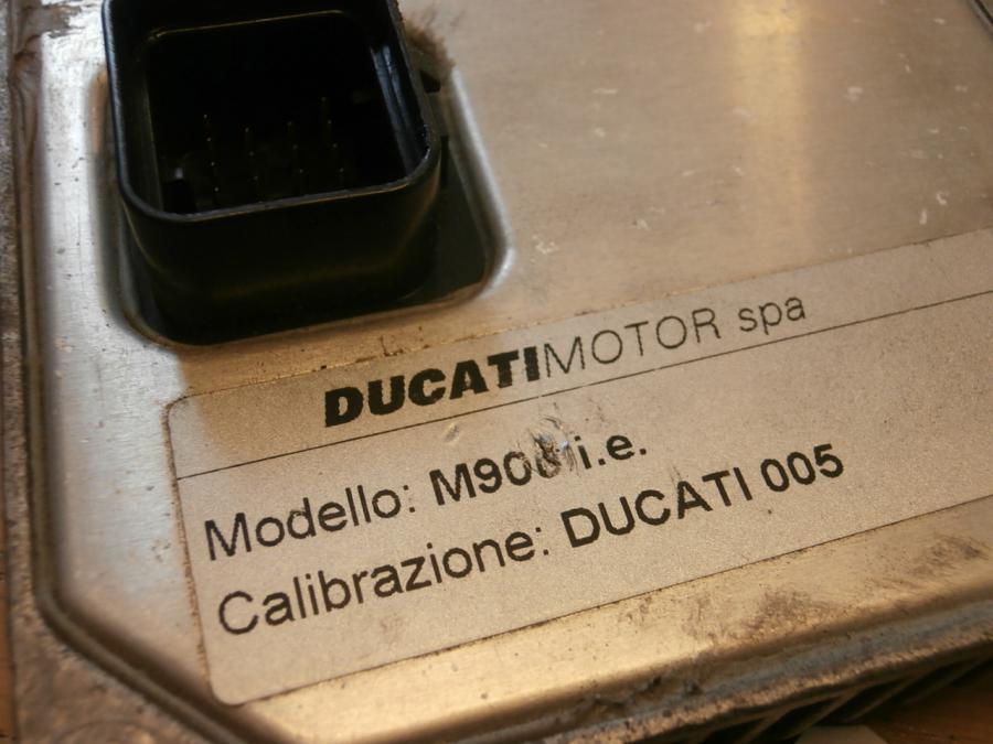 Höger sida på CDI / ECU från en Ducati Monster 900 -2000 motorcykel.