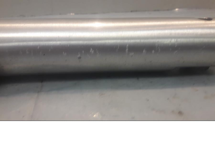 Höger sida på Gaffelben från en Yamaha XVS 1100 -2001 motorcykel.