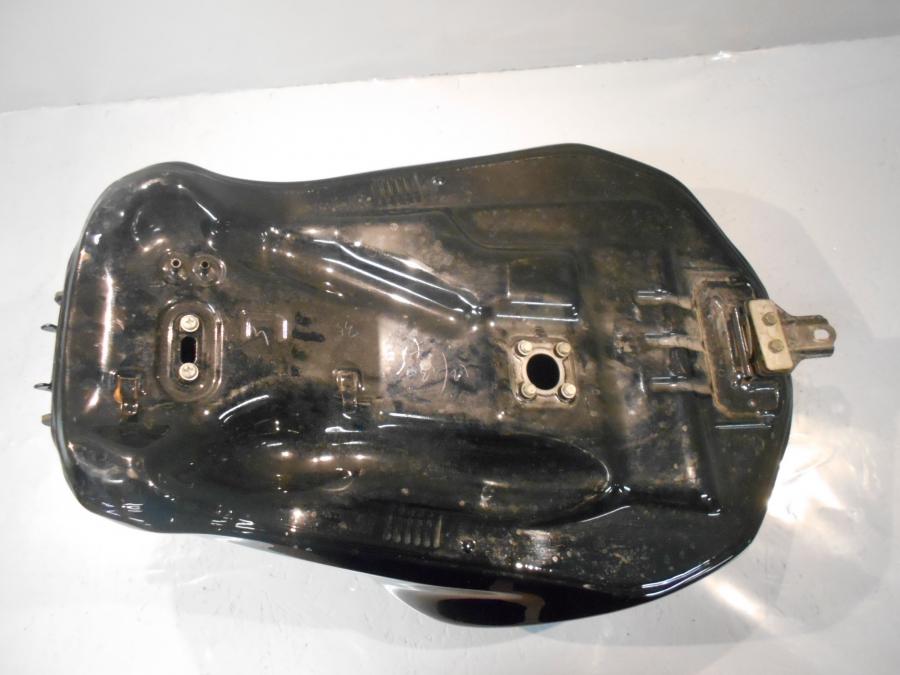 Extrabild1 på Bensintank från en Yamaha FZS 1000 -2002 motorcykel.