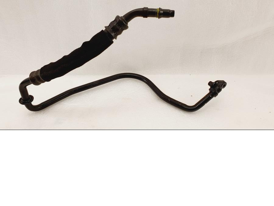 Baksidan på Oljekylrör från en H-D V-Rod 1130 -2005 motorcykel.