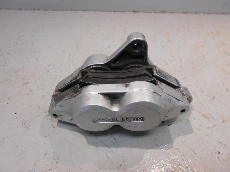 Baksidan på Bromsok från en Yamaha TDM 850 -1999 motorcykel.