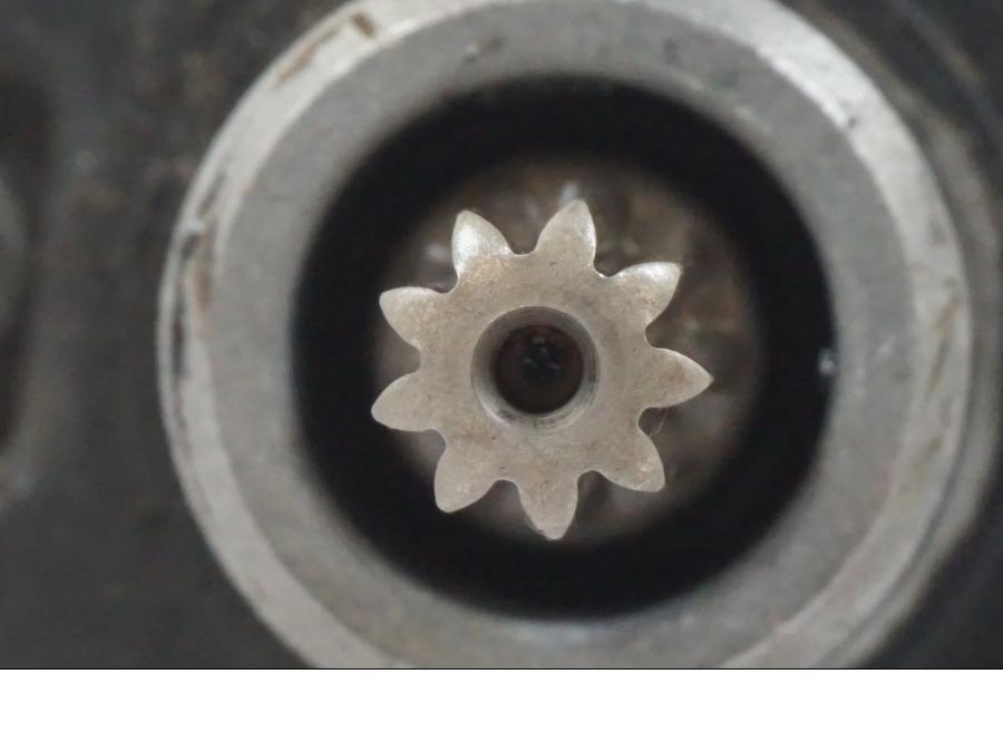 Vänster sida på Startmotor från en Kawasaki ER-6F -2010 motorcykel.