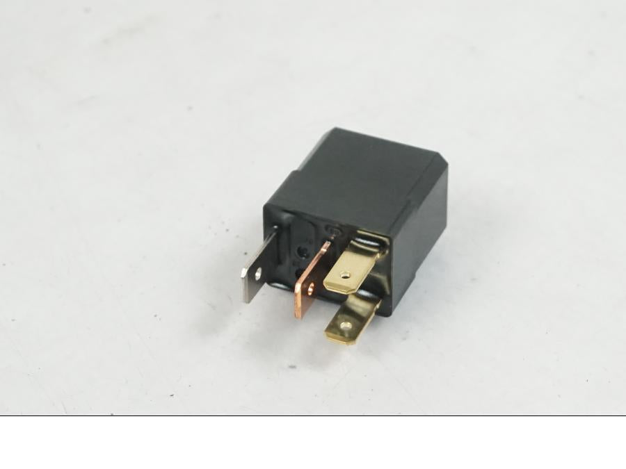 Baksidan på Relä från en Ducati 899 Panigale -2015 motorcykel.