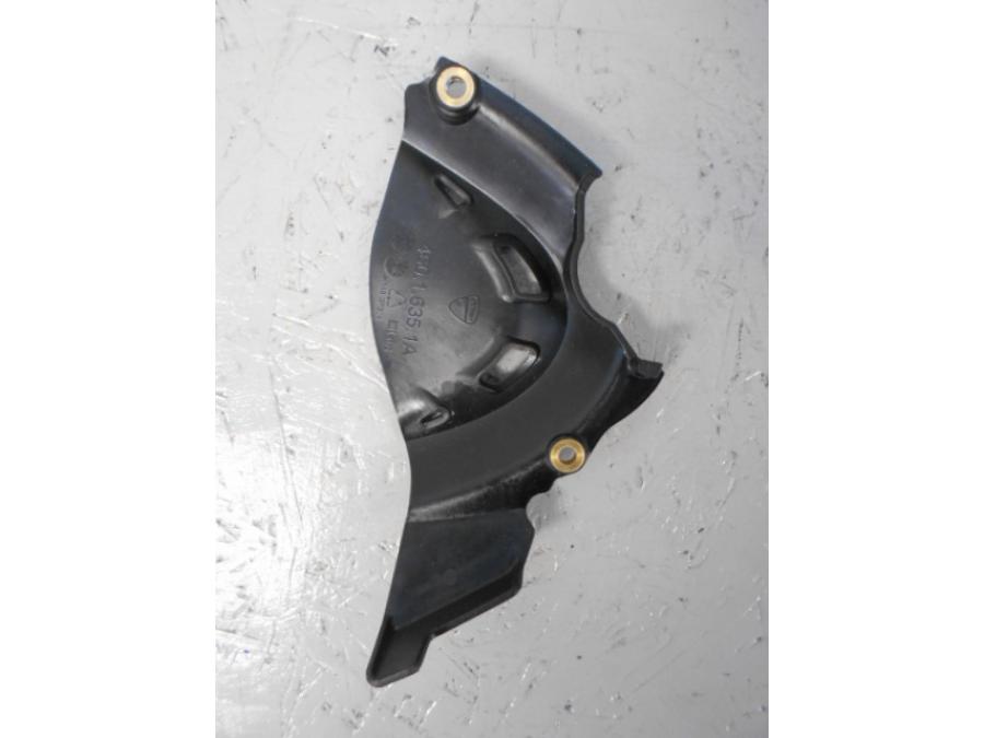 Baksidan på Kedjeskydd från en Ducati Monster 1200 -2014 motorcykel.