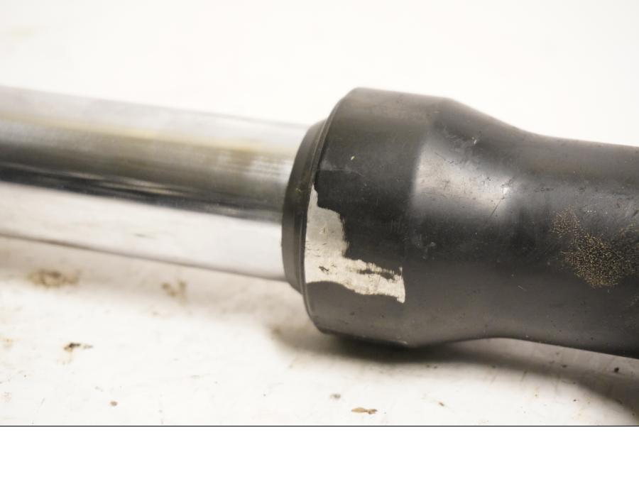 Snett uppifrÄn pÄ Gaffelben frÄn en Kawasaki GPX 750 R -1987 motorcykel.