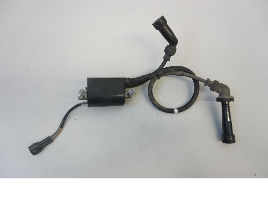 Framsidan på Tändspole från en Suzuki SFV 650 A Gladius -2012 motorcykel.