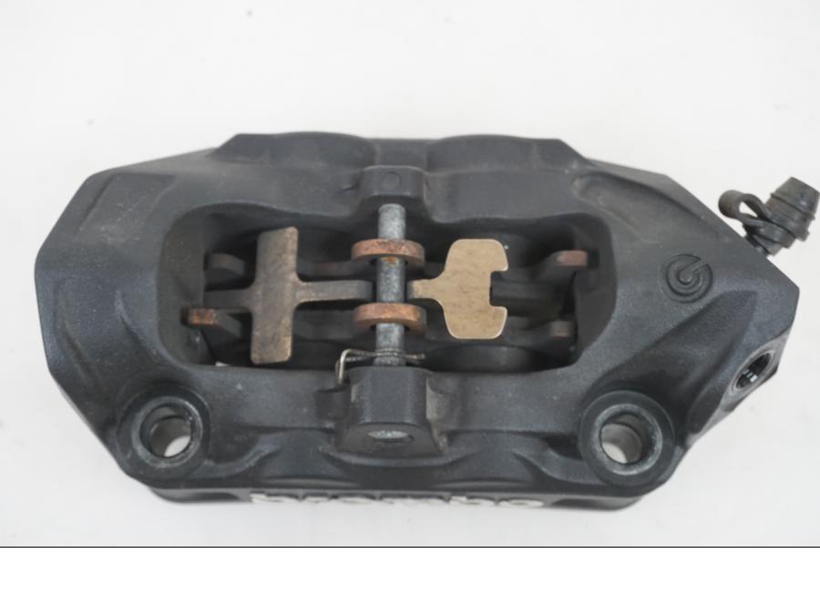 Snett nerifrån på Bromsok från en H-D Adventure Pan America Special RA1250S -2021 motorcykel.