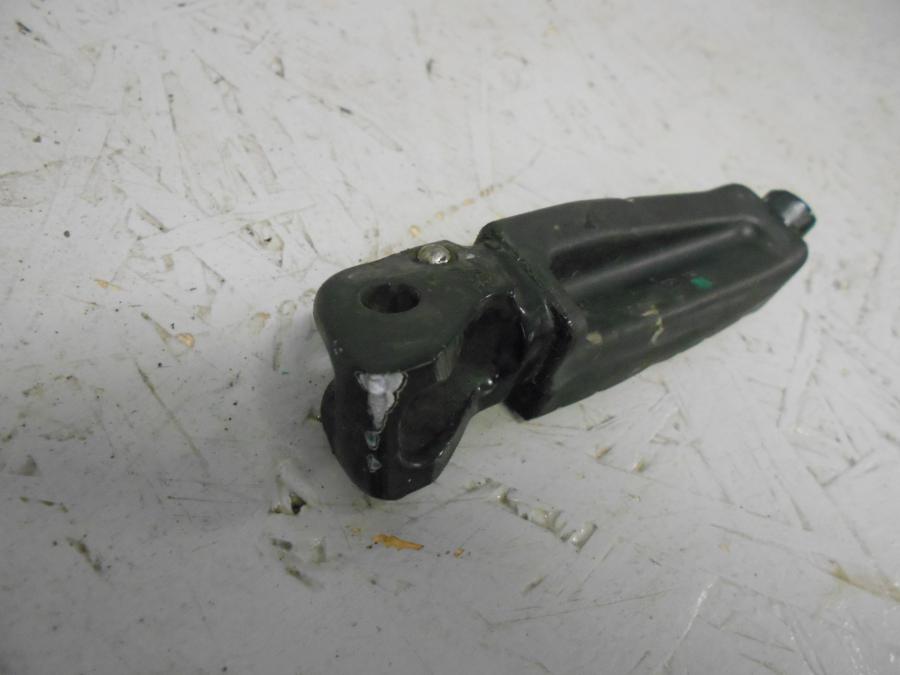 Baksidan på Fotpinne från en KTM 125 Duke -2015 motorcykel.