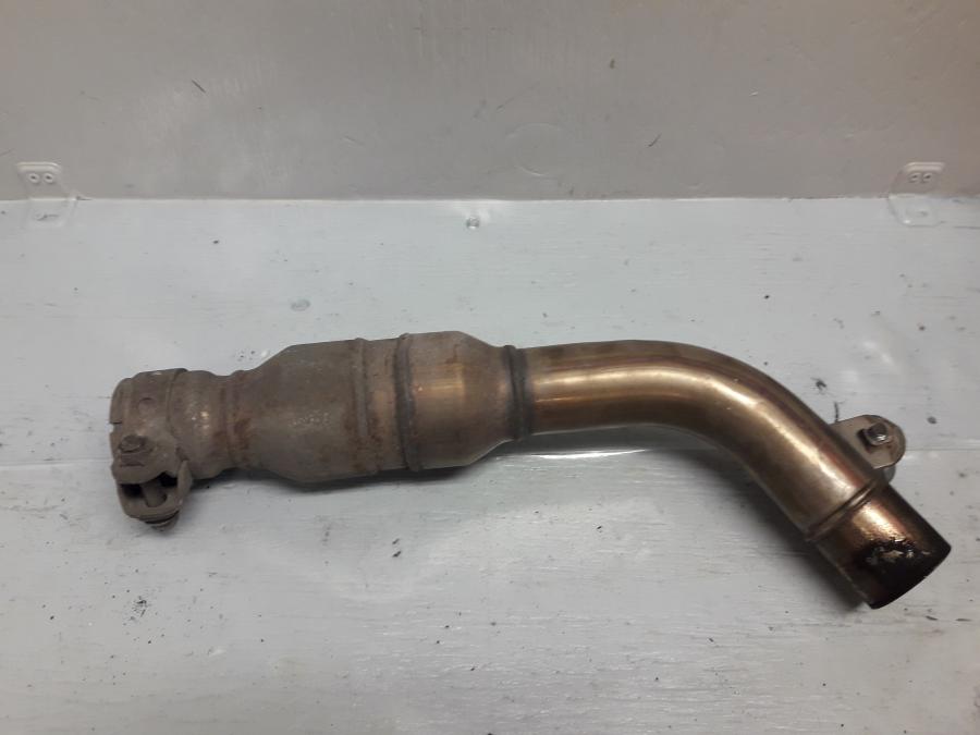 Framsidan på Mellanburk från en Yamaha FZ-6 -2004 motorcykel.