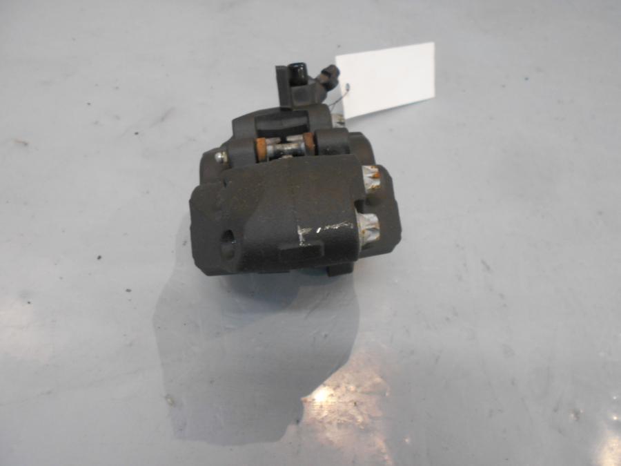 Höger sida pÄ Bromsok frÄn en Kawasaki Z 900 -2018 motorcykel.