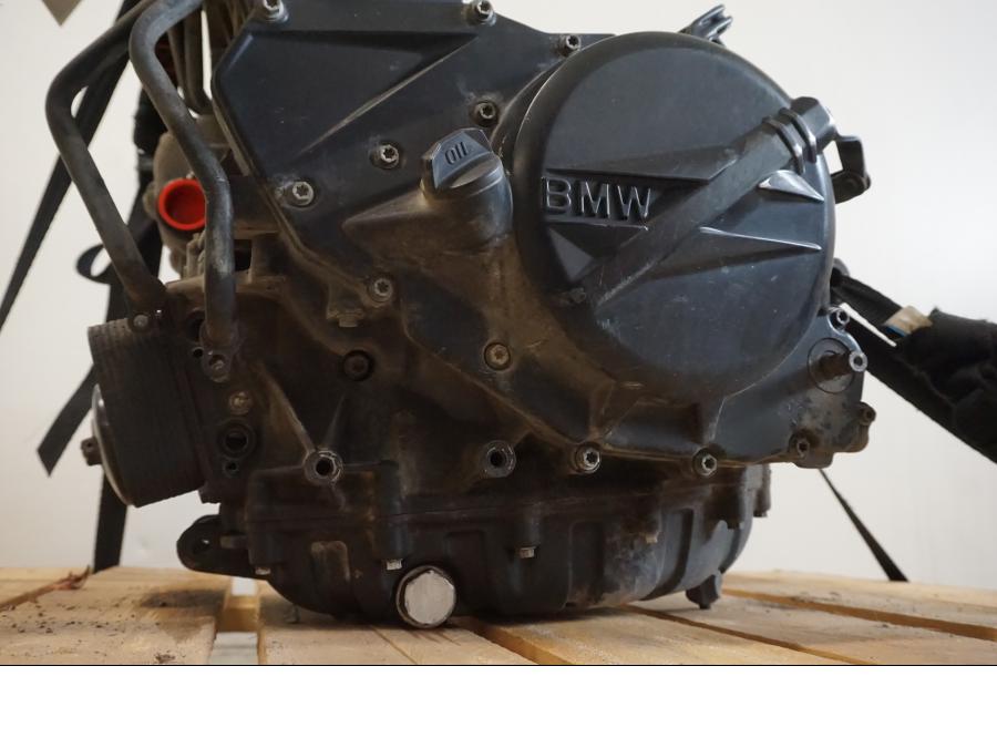 Baksidan på Motor från en BMW F 800 GS -2008 motorcykel.