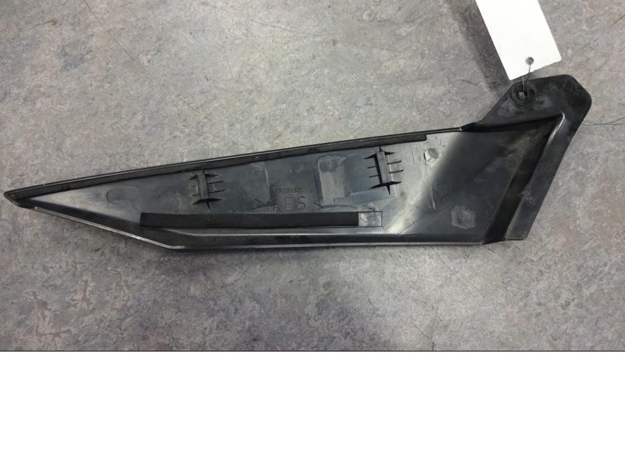 Baksidan på Bensintankskåpa från en Yamaha YZF 1000 R1 -2003 motorcykel.