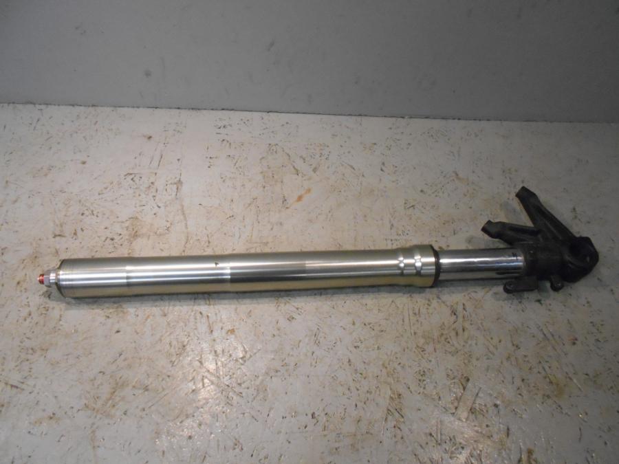 Baksidan på Gaffelben från en Ducati 848 -2013 motorcykel.