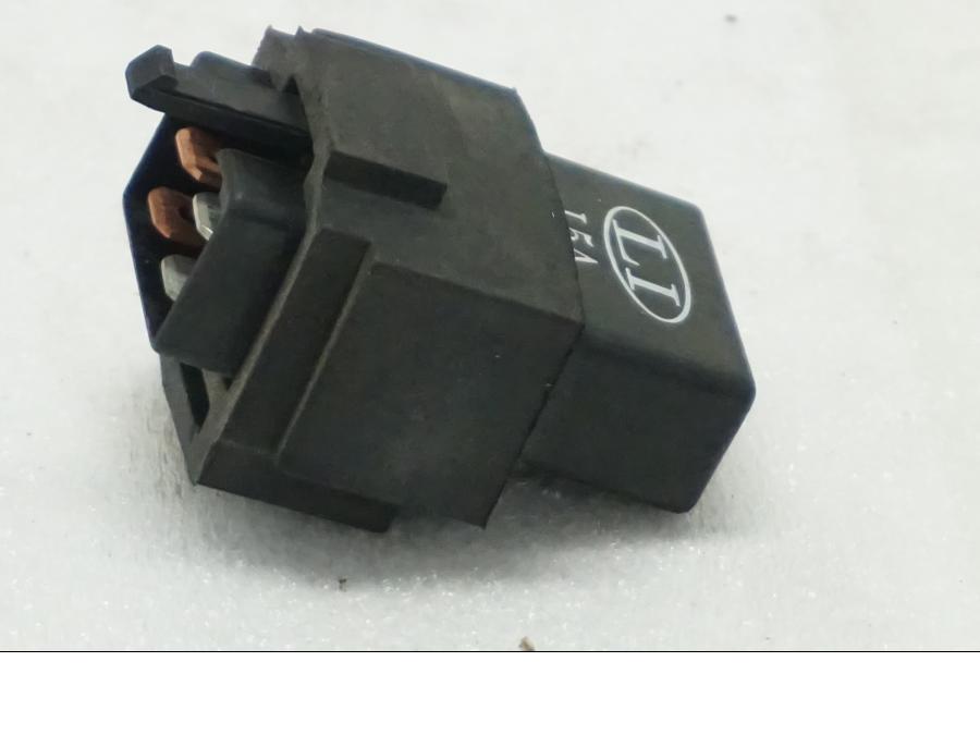 Framsidan pÄ RelÀ frÄn en Aprilia SL 750 Shiver -2008 motorcykel.