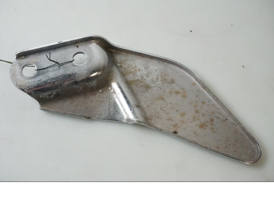 Höger sida på Fotpinnehälskydd från en Suzuki GSX 750 -2001 motorcykel.