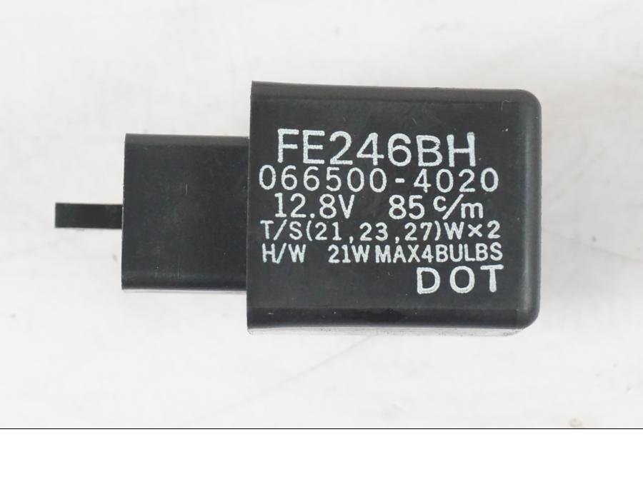 Vänster sida på Blinkersrelä från en Kawasaki ZZ-R 1400 -2009 motorcykel.