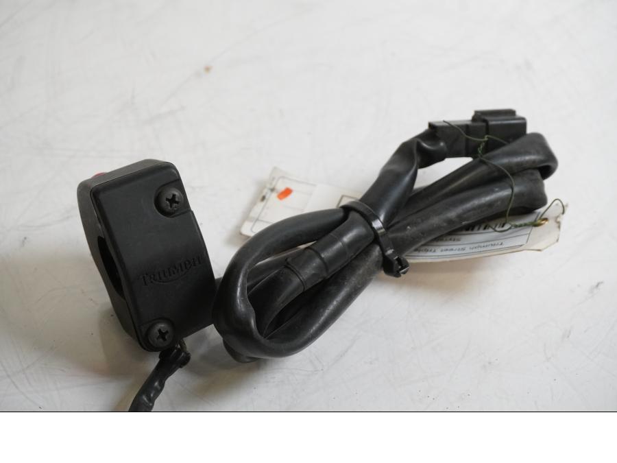 Höger sida på Styrelreglage från en Triumph Street Triple -2009 motorcykel.