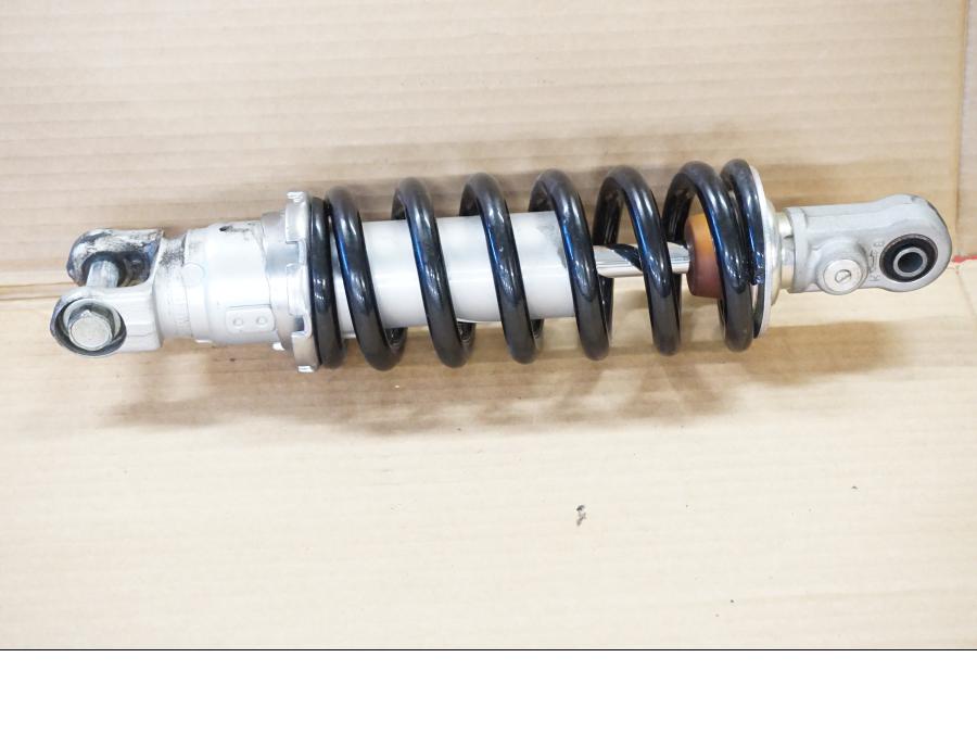 Framsidan på Stötdämpare från en Yamaha MT-09 Tracer -2019 motorcykel.