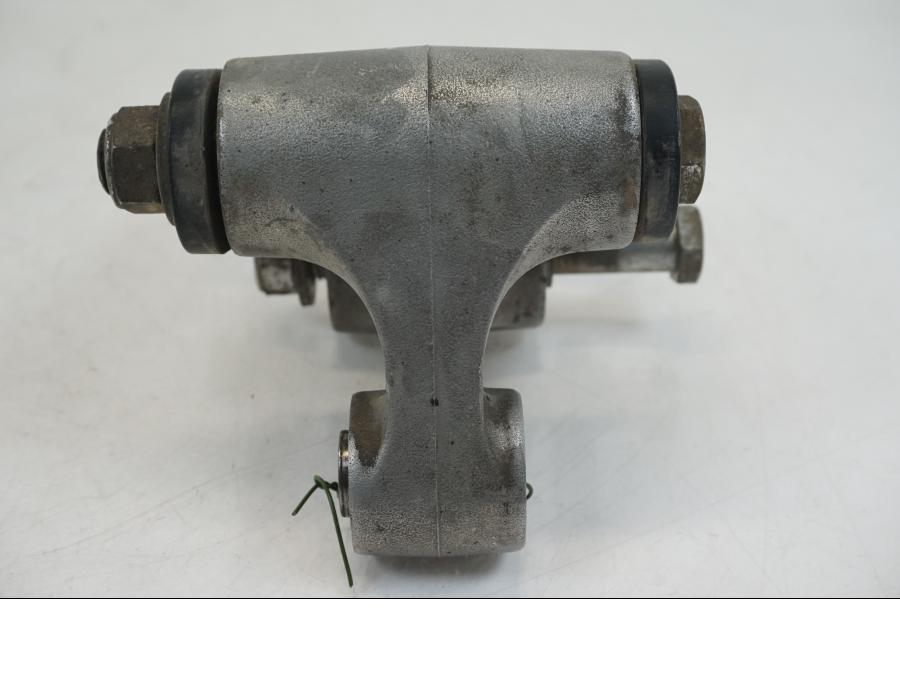 Snett uppifrån på Stötdämparlänkage från en Yamaha XT 1200 A -2010 motorcykel.