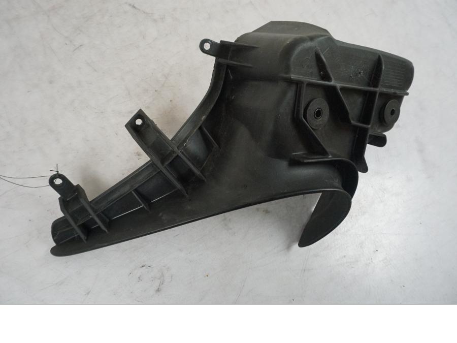 Vänster sida på Oljekyl från en BMW R 850 R -2004 motorcykel.