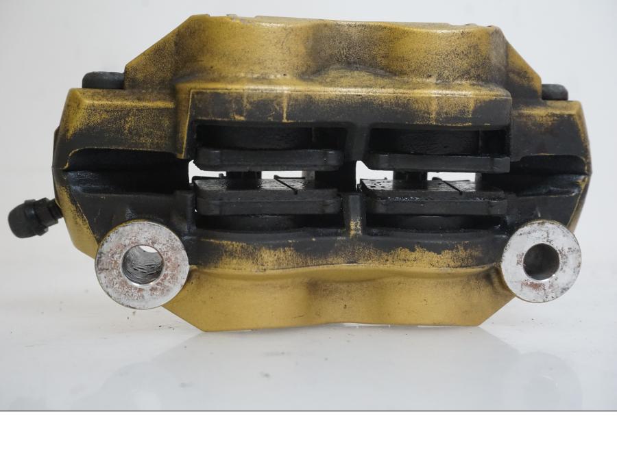 Snett nerifrån på Bromsok från en Suzuki GSX-R 1000 -2003 motorcykel.