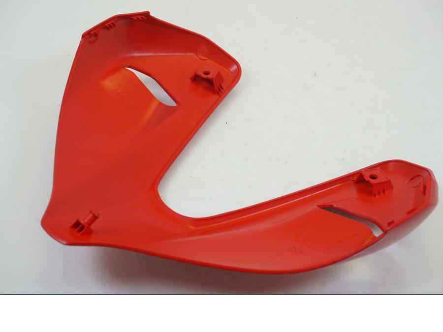 Snett uppifrån på Strålkastarkåpa från en Ducati Streetfighter V4 -2020 motorcykel.