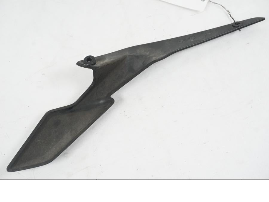 Höger sida på Kedjeskydd från en MV Agusta Dragster -2014 motorcykel.