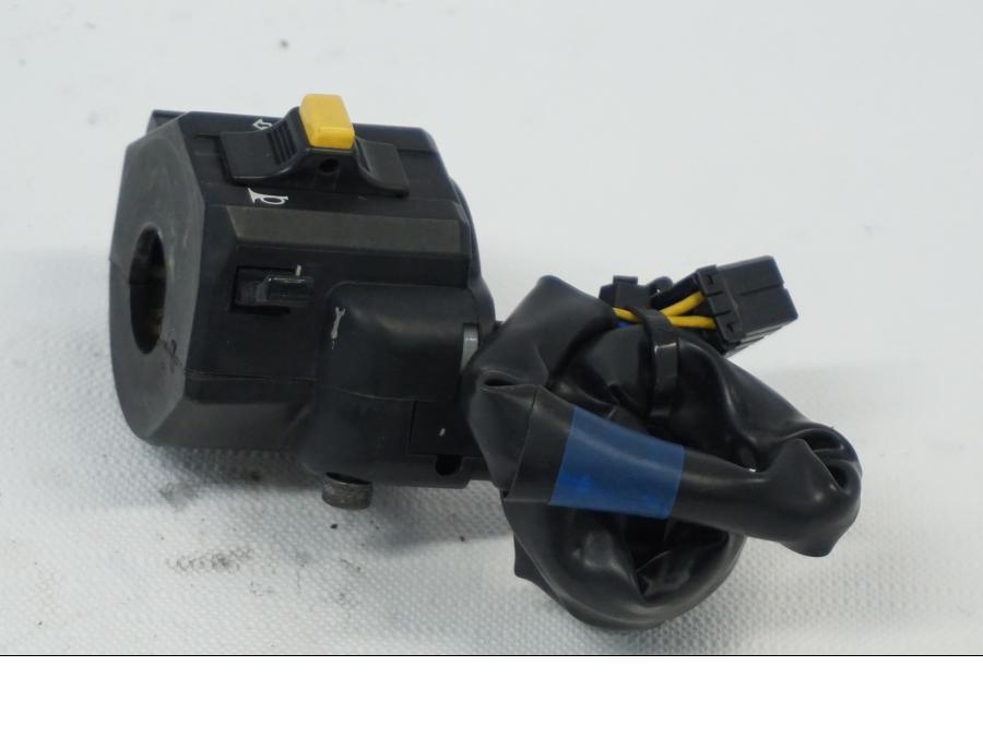 Vänster sida på Styrelreglage från en Buell XB9S -2003 motorcykel.