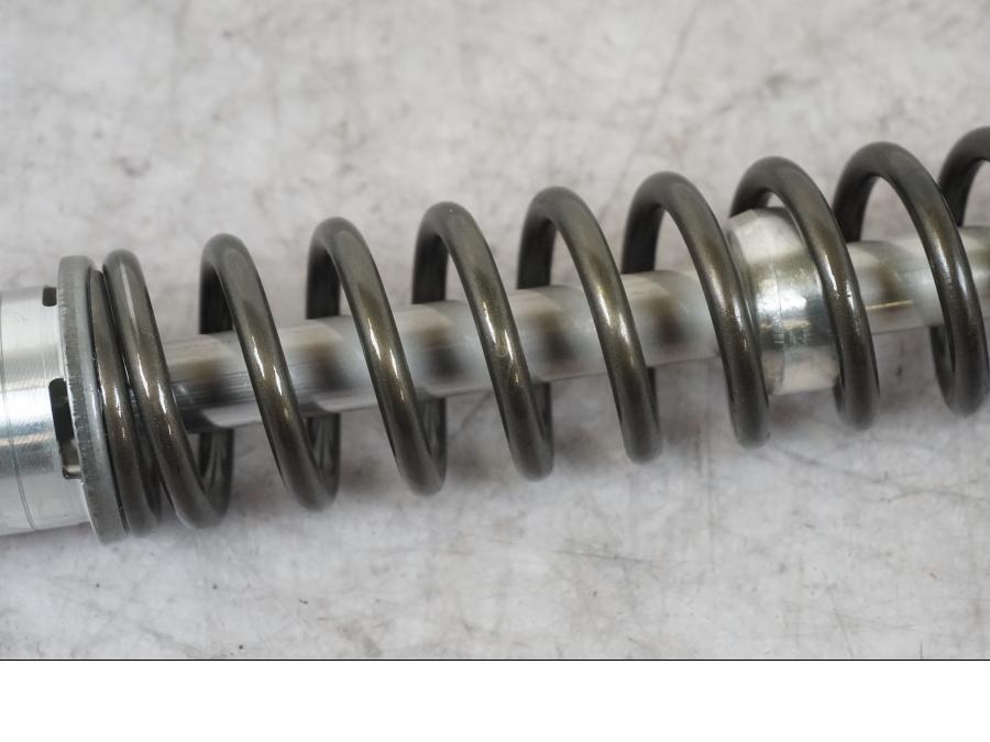 Extrabild2 pÄ Gaffelbensdelar frÄn en Kawasaki ZX-6R -2006 motorcykel.